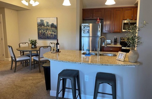 Westerville Apartment | Spotless Monthly 2BR | Top Floor + Pool + Parking