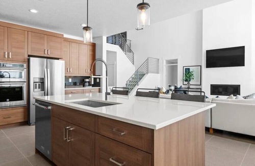 Draper Apartment | Springtime Saddle - Lux Mountain Top Home