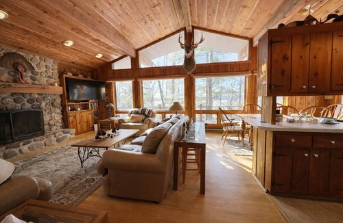 Minocqua Cabin | Stack's Back Bay Retreat