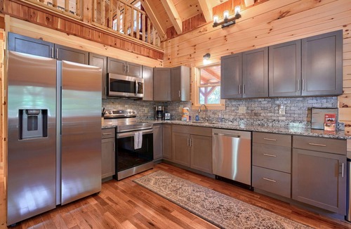 Logan Cabin | Star Ridge - Pet Friendly - 3BR/2BA Walk to Old Man's Cave