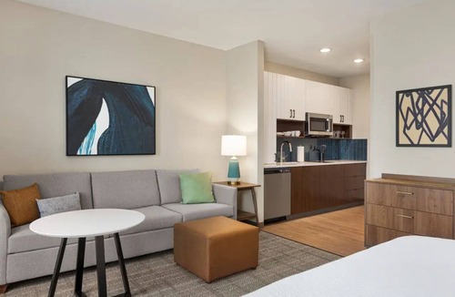 Northeast Pensacola Hotel | Staybridge Pensacola Int'l Airport King Studio