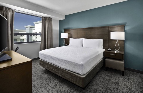 Irvine Business Complex Hotel | Staybridge Suites Irvine-John Wayne Airport by IHG