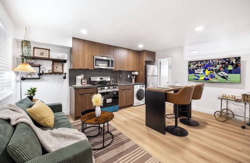 North Queen Anne Apartment | STAYOO SUITES-Seattle Secret Garden