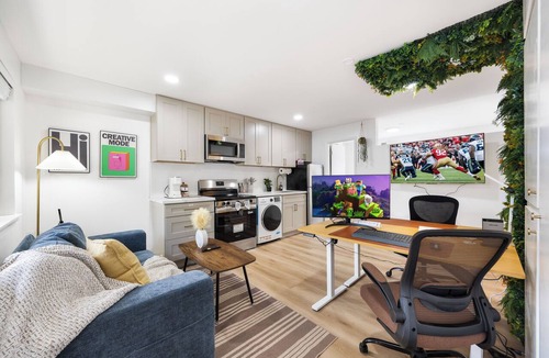 North Queen Anne Apartment | STAYOO SUITES-Seattle Secret Garden