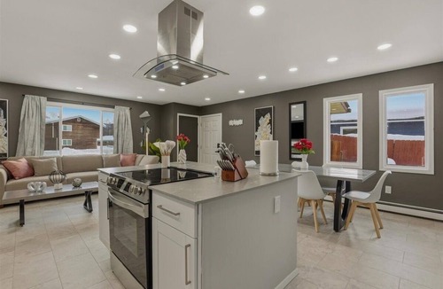 University Area House | Steel & Stone - Modern 2 Bedroom 1 Bathroom
