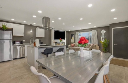University Area House | Steel & Stone - Modern 2 Bedroom 1 Bathroom