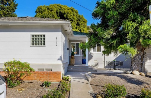 Beach Barber Tract House | Steps to Beach! Electric Ave Retreat