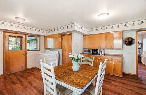 Spokane Cabin | Storybook Cottage Hideaway 10 Acres + Riverfront