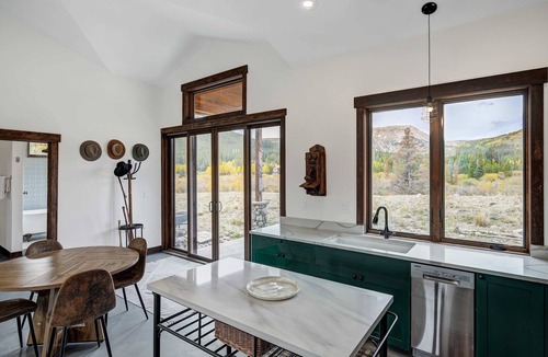 Alma Cabin | Streamside Chalet