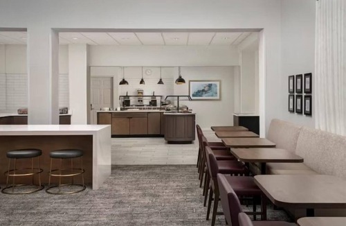 Shearer Hills - Ridgeview Apartment | Studio | Free Breakfast + Outdoor Pool and Hot Tub