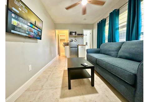 Edgewood Apartment | Studio in Fort Lauderdale w/FREE Parking,Kitchen,Wi-Fi - 8mins from FLL Airport