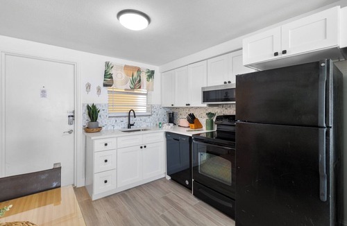 Madeira Beach Condo | Studio Unit Facing Beach 2nd Fl - Surf Song #227