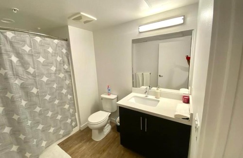 Little Armenia Apartment | Studios Universal 10 min drive FREE parking and WIFI