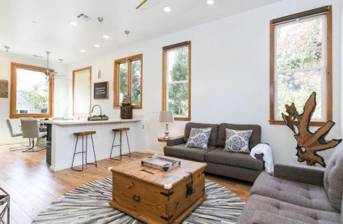 Carlson Park Villa | Stunning 2-Bedroom Home near Downtown Culver