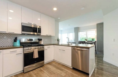 Historic Core Apartment | Stunning 3BR High-Rise Apt with Rooftop Pool, Spa & Rooftop City Skyline Vie