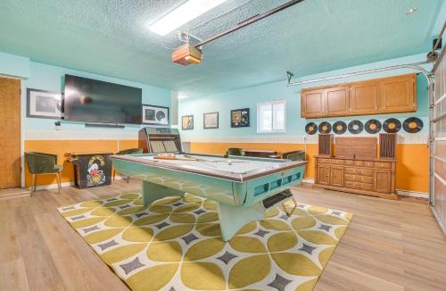 San Bernardino House | Stunning MCM Escape w/Mtn Views in San Bernardino