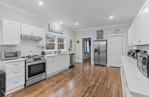 Forest Hills House | Stunning Modern 4 Bedroom House Center of Wilmington-NO cleaning fee!