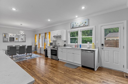 Forest Hills House | Stunning Modern 4 Bedroom House Center of Wilmington-NO cleaning fee!