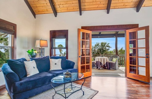 Kalaoa Cottage | Stunning, Romantic Cottage on Slope of Hualalai