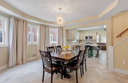 Edgewater House | Stylish 3 Bedroom 3 Full Bathrooms Near Lake Erie