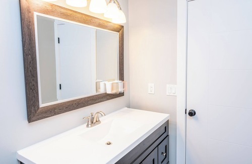 Reynoldsburg House | Stylish 4 bed 2.5 bath home in Reynoldsburg