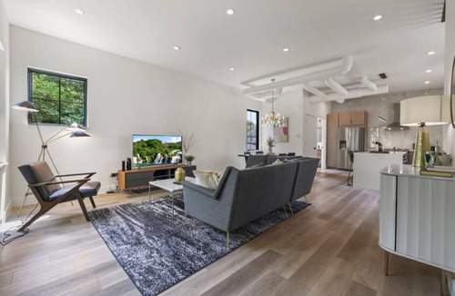 Downtown Columbus Apartment | Stylish Getaway!-Columbus-3 Bedroom Masterpiece!