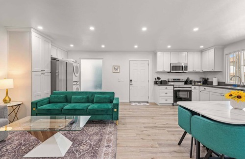Altadena Apartment | Stylish Modern Retreat Near LA Top Attractions #5