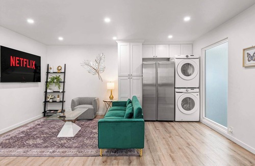 Altadena Apartment | Stylish Modern Retreat Near LA Top Attractions #5