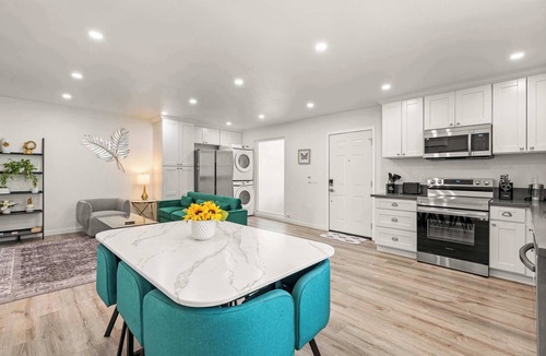 Altadena Apartment | Stylish Modern Retreat Near LA Top Attractions #5
