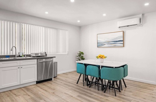Altadena Apartment | Stylish Modern Retreat Near LA Top Attractions #5