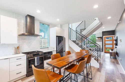 Wallingford House | Stylish Townhouse Near Seattle Attractions with EV Charger