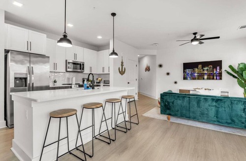 Ruskin Apartment | Sun-Kissed Sanctuary: Family-Friendly 3 Bed Oasis