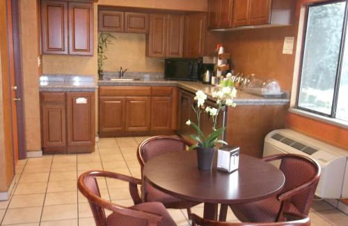 Everett Hotel | Sunrise Inn