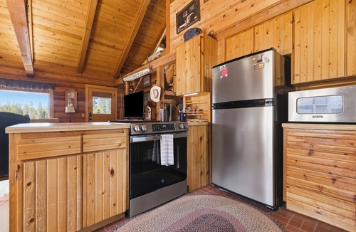 Oregon Water Wonderland Cabin | Sunriver Riverfront Log Cabin With Hot Tub