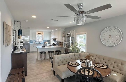 Green Creek Cottage | Sunset Aware Cottage, beach block with water views