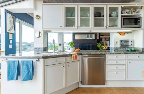 Hidden Valley House | Sweeping Ocean and Coastal Views, Deck and Hot Tub