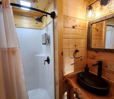 Scio House | Sweet Tree Cabin with Grill Overlooking the Lake in Ohio