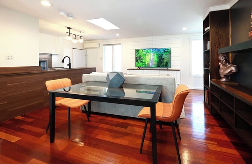 Columbus Apartment | The Artisan - An Atelier in Nature's Canopy