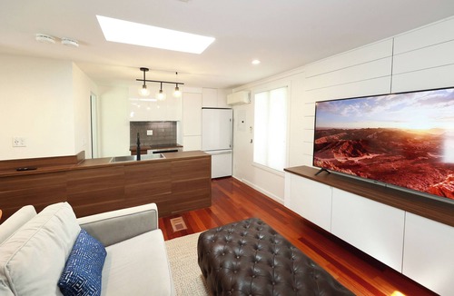 Columbus Apartment | The Artisan - An Atelier in Nature's Canopy