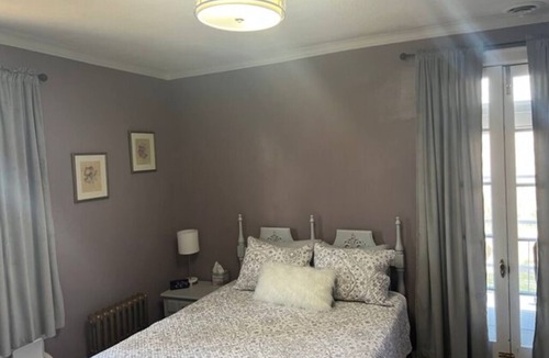 Woodsfield Apartment | The Azalea Room w/Queen Bed