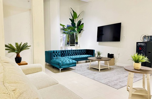 Historic Core Apartment | The Broadway Royal Residence 1.5 Bedroom