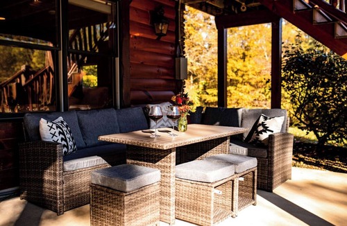 Heath Cabin | "The Bunkhouse" Luxury Cabin n-Hot Tub-Pond - Indoor Sauna - Sleeps 12