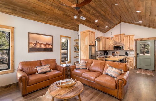Orderville Cabin | The Bunkhouse | Zion & Bryce | Hot Tub | Fire Pit