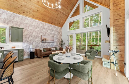 Cleveland Cabin | The Cooper Cabin | 37 Acres | Hot Tub | 2 Kings | Pickleball | Mountain Views | <30 minutes to Helen | Book Multiple Cabins for Larger Groups