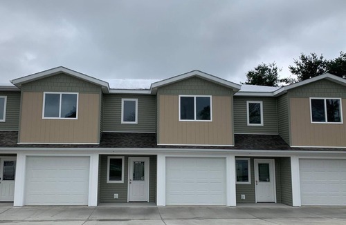 Zanesville House | The Garden Townhouse; 3 BR, 1.5 bath, 1car garage.