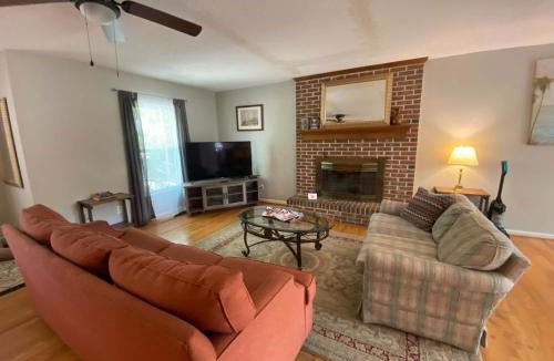 Woodfield House | The Garnet Goliath Columbias Biggest BnB Yard