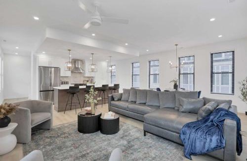 Downtown Columbus House | The Golden Hour - Luxury and Rooftop Hot Tub