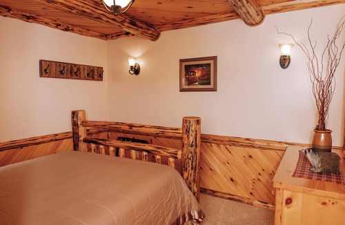 Dundee Cabin | The Great Outdoors Suite: Luxury Lodge Suite in Amish Country, Ohio.