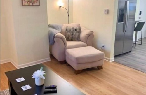 Cuyahoga Falls House | The House Hotels - Whole House Erie Street