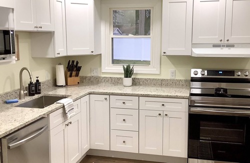 Cuyahoga Falls House | The House Hotels - Whole House Erie Street